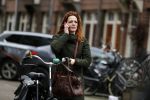 Amsterdam 29 januari 2019
Luizenmoeder actrice ilse Warringa op de fiets in Amsterdam.