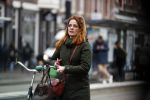 Amsterdam 29 januari 2019
Luizenmoeder actrice ilse Warringa op de fiets in Amsterdam.