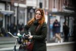 Amsterdam 29 januari 2019
Luizenmoeder actrice ilse Warringa op de fiets in Amsterdam.