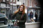 Amsterdam 29 januari 2019
Luizenmoeder actrice ilse Warringa op de fiets in Amsterdam.