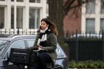 Amsterdam 5 januari 2018
Isa Hoes met mobieltje op de fiets