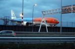 Schiphol 17 januari 2018
KLM vliegtuig dat speciaal voor de olympische spelen Oranje met blauw en wit gespoten is