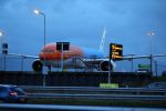 Schiphol 17 januari 2018
KLM vliegtuig dat speciaal voor de olympische spelen Oranje met blauw en wit gespoten is