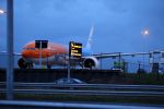 Schiphol 17 januari 2018
KLM vliegtuig dat speciaal voor de olympische spelen Oranje met blauw en wit gespoten is