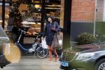 Amsterdam 4 januari 2018
Linda v Dijck doet boodschappen op de cornelis schuytstraat