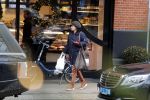 Amsterdam 4 januari 2018
Linda v Dijck doet boodschappen op de cornelis schuytstraat
