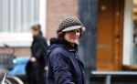 Amsterdam 4 januari 2018
Linda v Dijck doet boodschappen op de cornelis schuytstraat