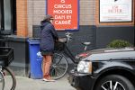 Amsterdam 4 januari 2018
Linda v Dijck doet boodschappen op de cornelis schuytstraat