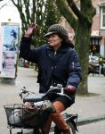 Amsterdam 4 januari 2018
Linda v Dijck doet boodschappen op de cornelis schuytstraat