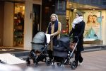 Amsterdam 5 januari 2018
Marlijn Weerdenburg achter de kinderwagen op de pc hooftstraat