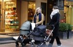 Amsterdam 5 januari 2018
Marlijn Weerdenburg achter de kinderwagen op de pc hooftstraat