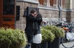 Amsterdam 27 januari 2018 
Martijn Krabbe en zijn vriendin Noi Pakon verlaten het conservatorium Hotel op Martijn zijn vespa scooter