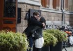 Amsterdam 27 januari 2018 
Martijn Krabbe en zijn vriendin Noi Pakon verlaten het conservatorium Hotel op Martijn zijn vespa scooter