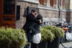Amsterdam 27 januari 2018 
Martijn Krabbe en zijn vriendin Noi Pakon verlaten het conservatorium Hotel op Martijn zijn vespa scooter