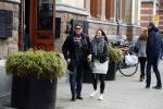 Amsterdam 27 januari 2018 
Martijn Krabbe en zijn vriendin Noi Pakon verlaten het conservatorium Hotel op Martijn zijn vespa scooter