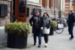 Amsterdam 27 januari 2018 
Martijn Krabbe en zijn vriendin Noi Pakon verlaten het conservatorium Hotel op Martijn zijn vespa scooter
