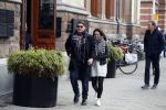Amsterdam 27 januari 2018 
Martijn Krabbe en zijn vriendin Noi Pakon verlaten het conservatorium Hotel op Martijn zijn vespa scooter