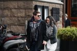 Amsterdam 27 januari 2018 
Martijn Krabbe en zijn vriendin Noi Pakon verlaten het conservatorium Hotel op Martijn zijn vespa scooter
