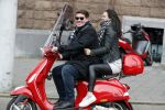 Amsterdam 27 januari 2018 
Martijn Krabbe en zijn vriendin Noi Pakon verlaten het conservatorium Hotel op Martijn zijn vespa scooter
