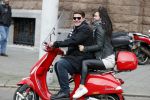 Amsterdam 27 januari 2018 
Martijn Krabbe en zijn vriendin Noi Pakon verlaten het conservatorium Hotel op Martijn zijn vespa scooter
