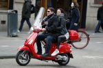 Amsterdam 27 januari 2018 
Martijn Krabbe en zijn vriendin Noi Pakon verlaten het conservatorium Hotel op Martijn zijn vespa scooter