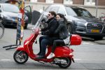 Amsterdam 27 januari 2018 
Martijn Krabbe en zijn vriendin Noi Pakon verlaten het conservatorium Hotel op Martijn zijn vespa scooter
