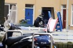 Den Haag 15 januari 2018
Een politiaagent aan de deur bij de ouders van Barbie ( Samantha de Jong) en bij haar huis
