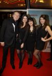 Amsterdam 22 januari 2018
Premiere het leven in vurrukkuluk in Tuschinski. Robert ten Brink met zijn vrouw en dochters