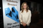 Amsterdam 10 januari 2018
Boekpresentatie Antoinette Beumer. Antoinette reikt het boek uit aan Femke Halsema.Sophie Hilbrand