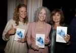 Amsterdam 10 januari 2018
Boekpresentatie Antoinette Beumer. Antoinette reikt het boek uit aan Femke Halsema.Sophie Hilbrand