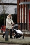 Bentveld 6 januari 2018
Moeder van Tessa Rolink achter de kinderwagen. hun huis