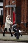 Bentveld 6 januari 2018
Moeder van Tessa Rolink achter de kinderwagen. hun huis
