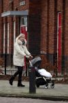 Bentveld 6 januari 2018
Moeder van Tessa Rolink achter de kinderwagen. hun huis