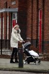 Bentveld 6 januari 2018
Moeder van Tessa Rolink achter de kinderwagen. hun huis