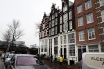 Amsterdam 4 januari 2018 
Thierry Baudet verlaat zijn huis waar door politie camera's opgehangen zijn.