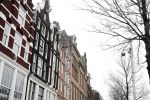 Amsterdam 4 januari 2018 
Thierry Baudet verlaat zijn huis waar door politie camera's opgehangen zijn.
