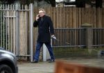 Amsterdam 31 januari 2018 
Tom Egbers bellend op straat met zijn hond