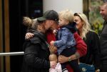 Schiphol 11 januari 2019
Andre Hazes jr en vriendin Monique Westenberg arriveren samen met familie en neef Djarno Hofland op schiphol na trip naar Ortlando. Moeder Djarno, zus Rachel.