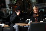 Amsterdam 2 januari 2019
Caroline Tensen op terras met haar zoon Bob Wisse . Bob verbergtzich achter petje en zijn hand,