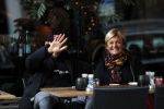 Amsterdam 2 januari 2019
Caroline Tensen op terras met haar zoon Bob Wisse . Bob verbergtzich achter petje en zijn hand,