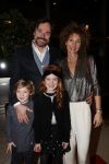 Amsterdam 20 december 2018
Premiere Cats in de RAI. Caspar Burgi met vrouw en kinderen
