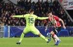 Eindhoven, 28 November 2018
Champions Leaguewedstrijd PSV-FC Barcelona, eindstand 1-2
Clement Lengiet en Gaston Pereiro
