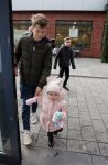 Beverwijk 22 december 2018
Rafael v d Vaart Damian Jesslynn en zijn vriendin Estavana Polman in het winkelcentrum waar Rafael zijn moeder Lolita een winkel heeft . Ze hebben geld opgehaald met veiling voor het ZZF.