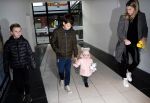 Beverwijk 22 december 2018
Rafael v d Vaart Damian Jesslynn en zijn vriendin Estavana Polman in het winkelcentrum waar Rafael zijn moeder Lolita een winkel heeft . Ze hebben geld opgehaald met veiling voor het ZZF.