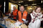 Rotterdam 18 december 2018
Danny Blind pakt voedselpakketten in voor de voedselbank op het hoofdkantoor bij Unilever.