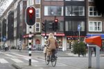 Amsterdam 5 januari 2019
Dionne Stax rijdt op de apollolaan 2x door rood op de fiets en ze heeft haar mobiel in haar handen. Dionne gaat langs bij haar vriend  Sytse Oudkerk