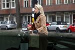 Amsterdam 5 januari 2019
Dionne Stax rijdt op de apollolaan 2x door rood op de fiets en ze heeft haar mobiel in haar handen. Dionne gaat langs bij haar vriend  Sytse Oudkerk