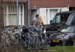 Amsterdam 5 januari 2019
Dionne Stax rijdt op de apollolaan 2x door rood op de fiets en ze heeft haar mobiel in haar handen. Dionne gaat langs bij haar vriend  Sytse Oudkerk