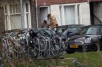 Amsterdam 5 januari 2019
Dionne Stax rijdt op de apollolaan 2x door rood op de fiets en ze heeft haar mobiel in haar handen. Dionne gaat langs bij haar vriend  Sytse Oudkerk