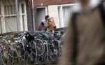 Amsterdam 5 januari 2019
Dionne Stax rijdt op de apollolaan 2x door rood op de fiets en ze heeft haar mobiel in haar handen. Dionne gaat langs bij haar vriend  Sytse Oudkerk
